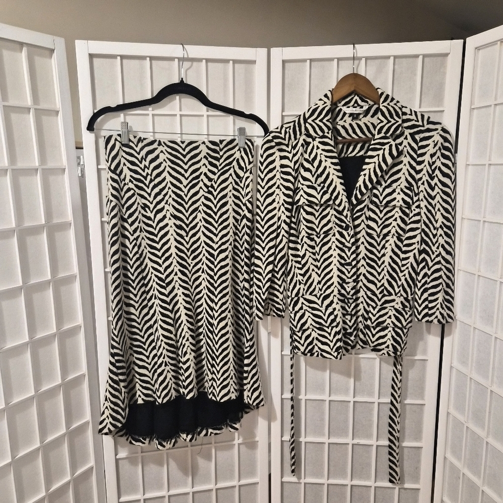 Diane Von Furstenberg Knit Jacket & Skirt Zebra Print Black and White Sz 8